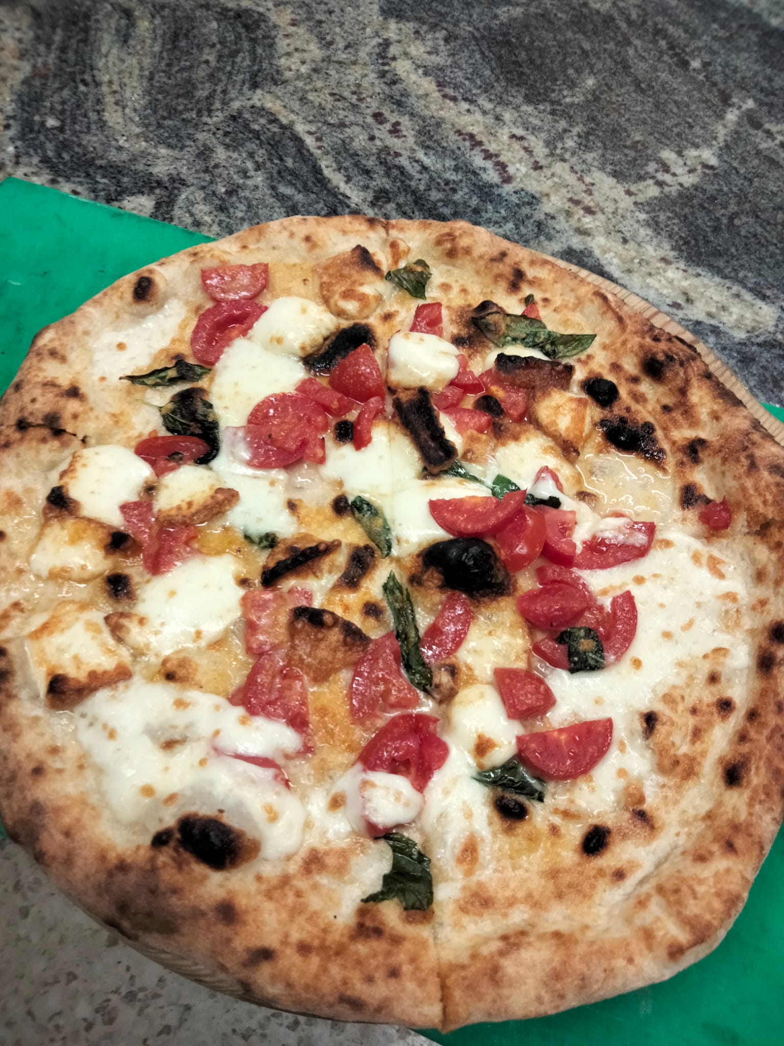 Pizza Margherita napoletana di Pizzeria Napulè